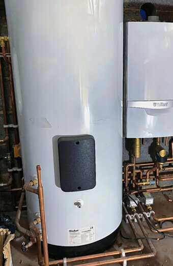 https://plumberyokine.com.au/uploads/2025/06/hot-water-410504.jpg